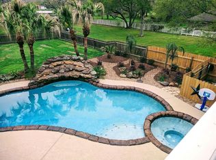 9826 Live Oak Ct, Manvel, TX 77578