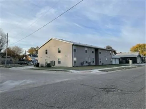 105 Saint Lawrence St, Decorah, IA 52101