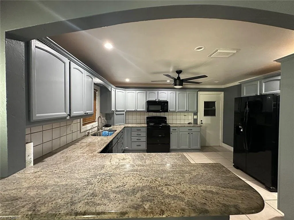 3 bed, 2.0 bath, 1803 sqft, $2,800 — Photo 3