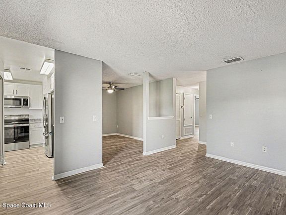 5th image of 240 Spring Dr APT 2