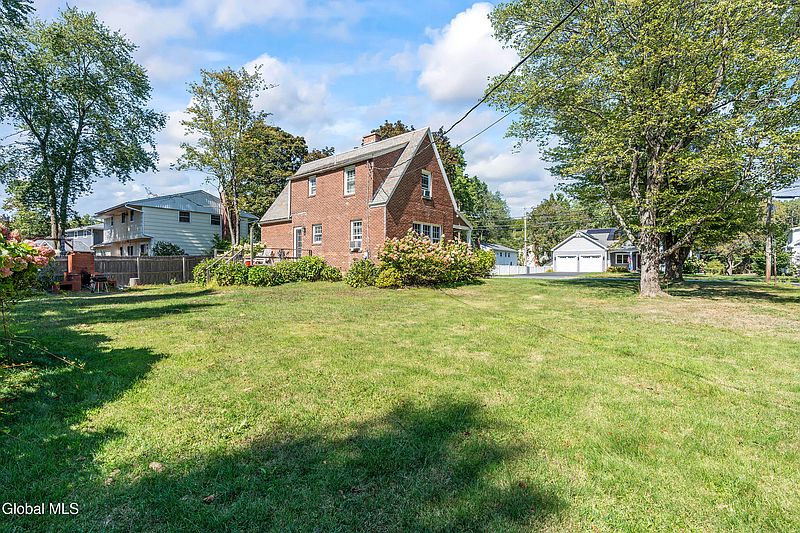 5th image of 142 Kenwood Avenue