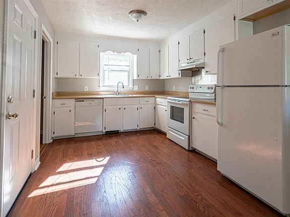 5th image of 43 Riverwood Cir