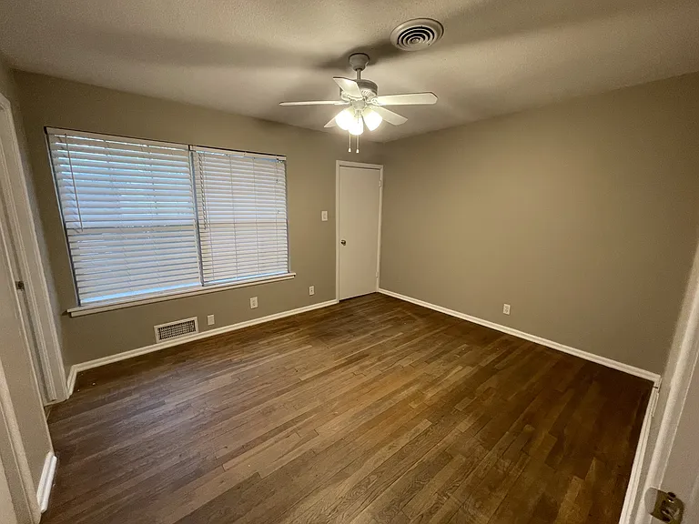 1419 Linden Dr — Photo 6