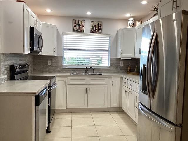 9481 Sunrise Lakes Blvd #303