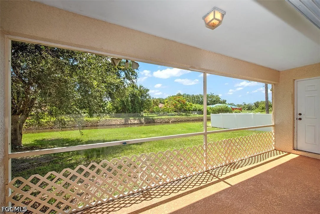 3 bed, 2.0 bath, 1969 sqft, $2,200 — Photo 4