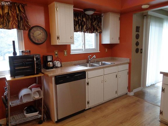 3rd image of 8122 Faulkner Dr