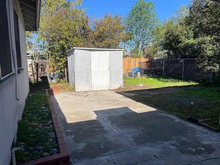 1095 S Magnolia Ave — Photo 13
