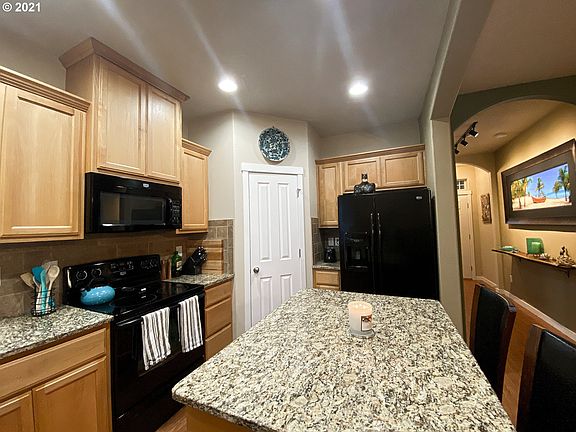 5th image of 13900 NE 100th St