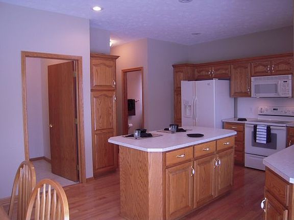 Kitchen Island/laundry