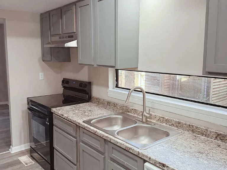 2553 Terrace Trl — Photo 2