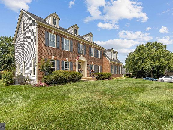 3rd image of 8508 Oak Pointe Way