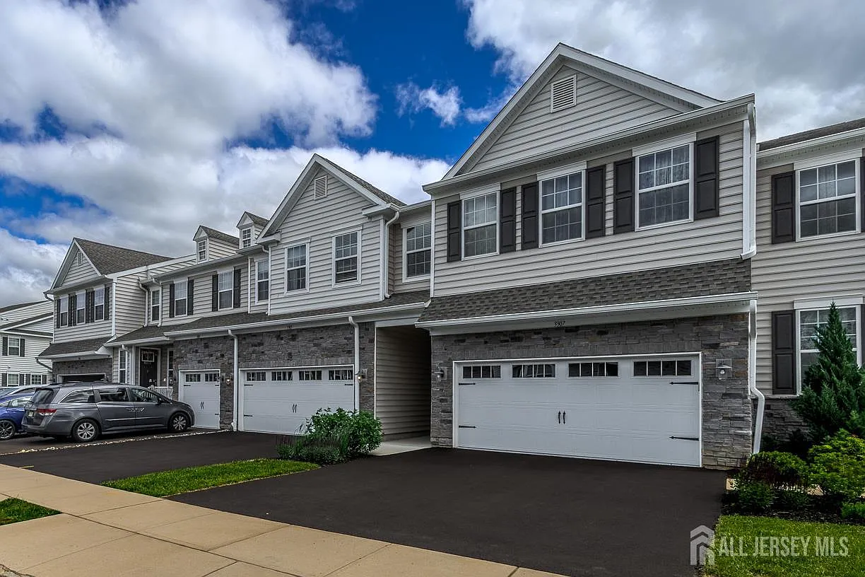 3 bed, 2.5 bath, 2436 sqft, $4,000 — Photo 1