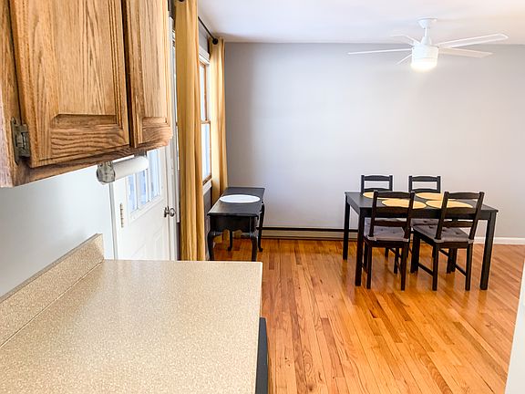 4th image of 51 1/2 Hatfield St APT 6