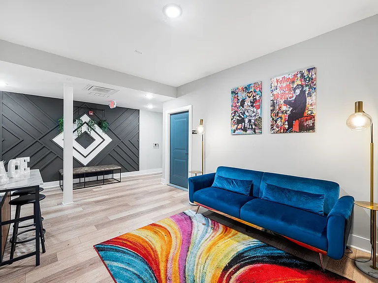 Gorgeous New Diamond St Construction Boasting Luxury Finishes — Photo 11