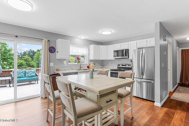 4th image of 61 Locust Ridge Drive