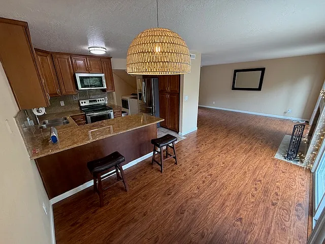 6104 Chateau Ct — Photo 34
