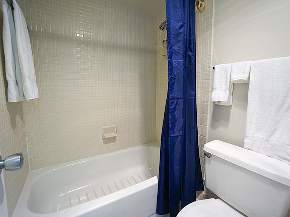 5th image of 20225 NE 34th Ct APT 1814