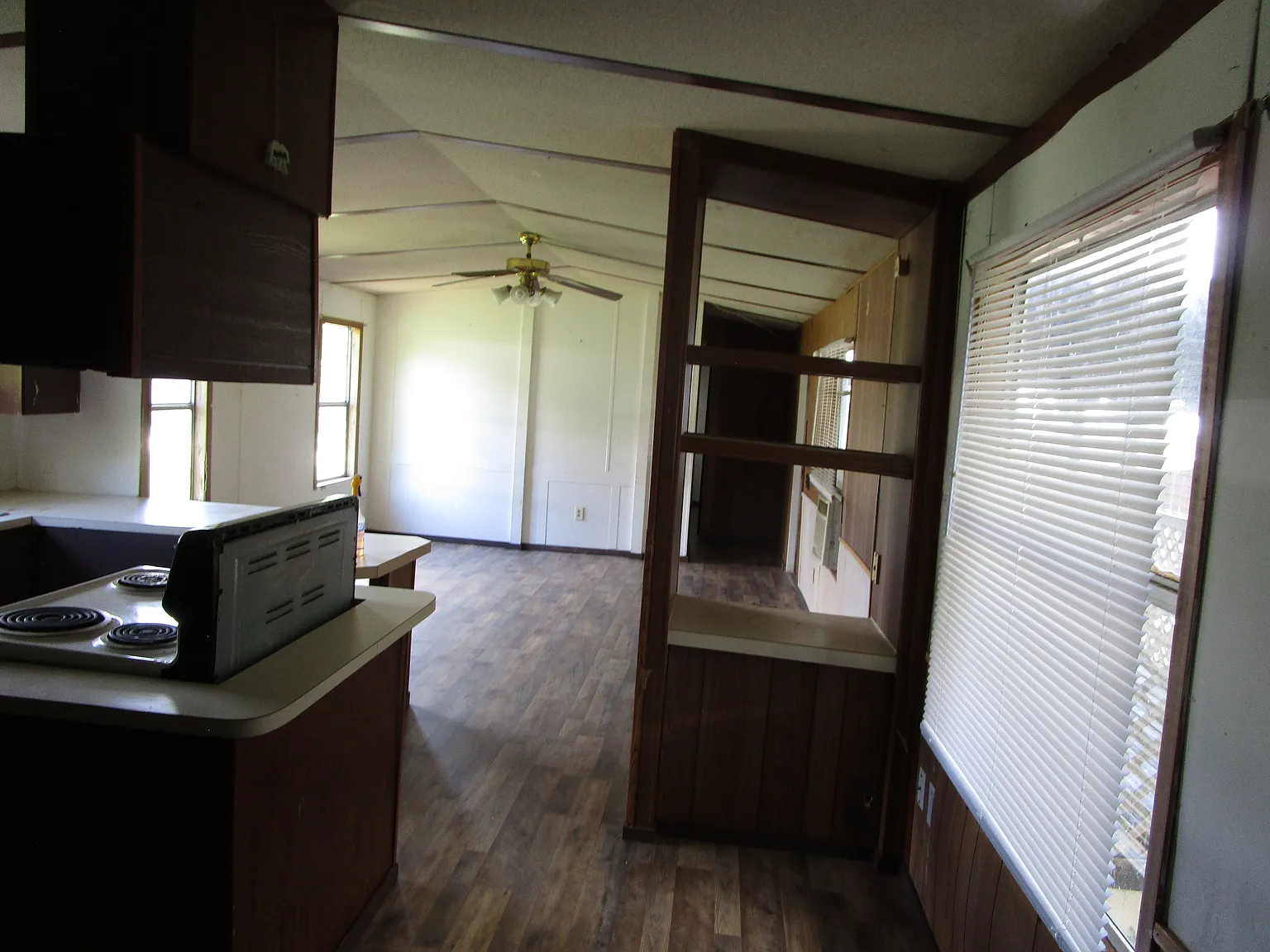 2 bed, 931 sqft, $1,050 — Photo 3