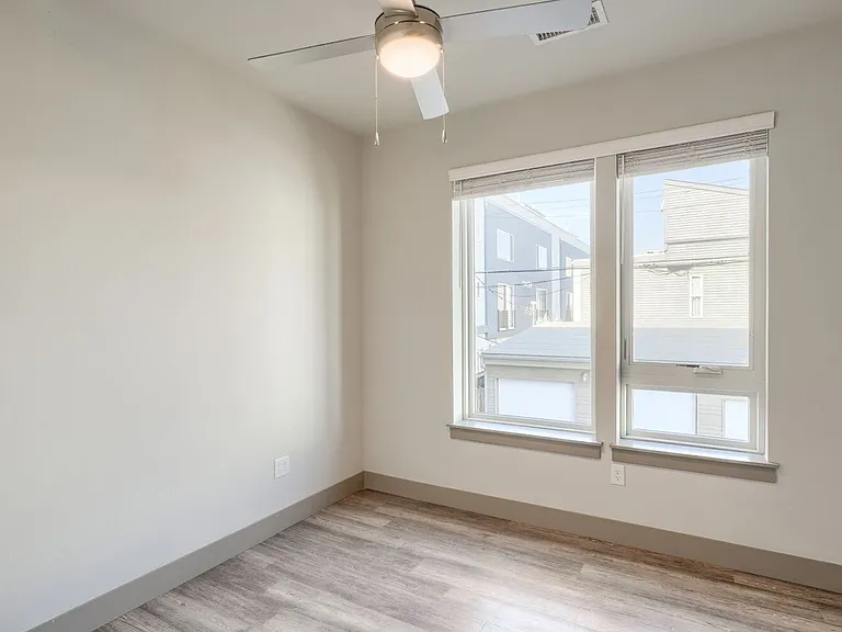 4923 King St — Photo 68
