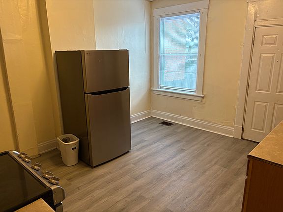 Kitchen photo 2 of 4.