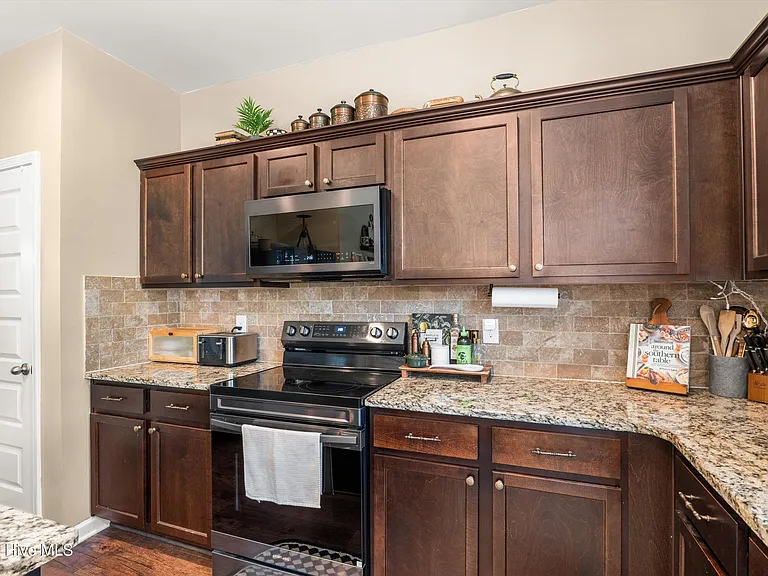 136 Sims Ct — Photo 12