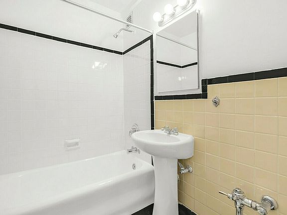5th image of 307 E 44th St APT 1018