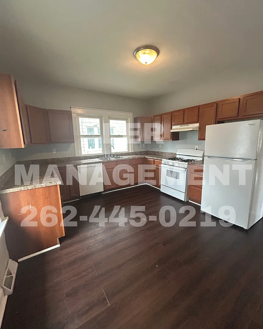 7324 38th Ave — Photo 1