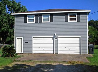 6532 Val St, Groves, TX 77619