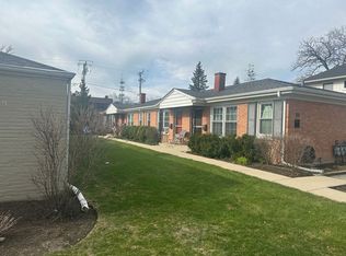 35 E North Ave APT 2, Lake Bluff, IL 60044