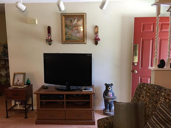 4th image of 905 E Norristown Cir