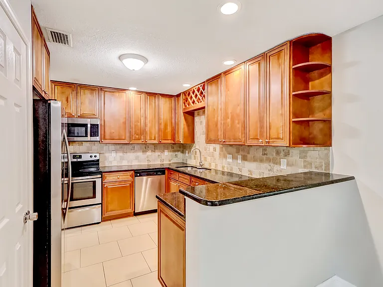 5761 Lake Lucina Dr S — Photo 15