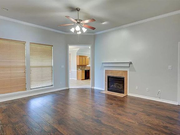 4th image of 5805 Bluebonnett Dr
