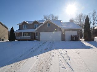 291 Groves Dr, Chaska, MN 55318