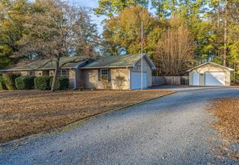 805 Barnell Dr — Photo 1
