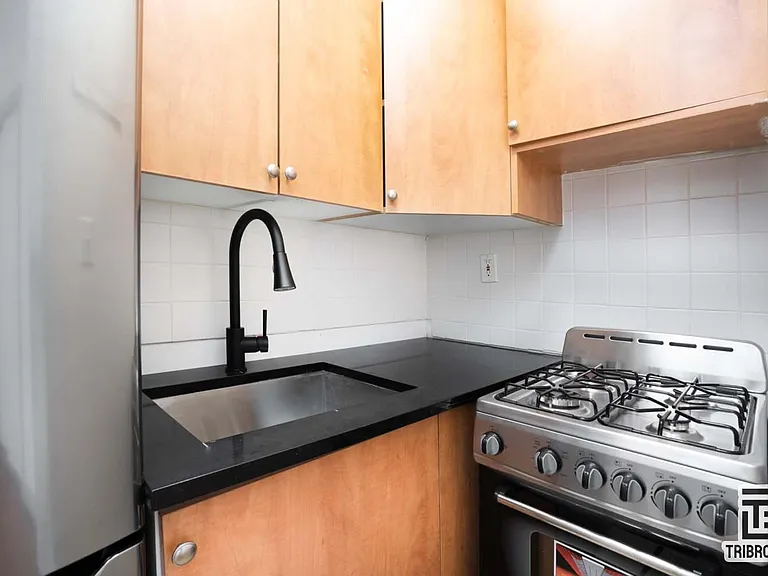 728 Amsterdam Ave #3S — Photo 6