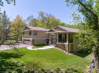 2111 Wuthering Heights Rd, Saint Paul, MN 55122