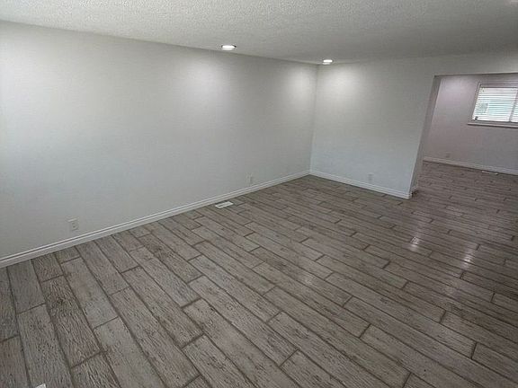 2nd image of 1085 Saville Ave