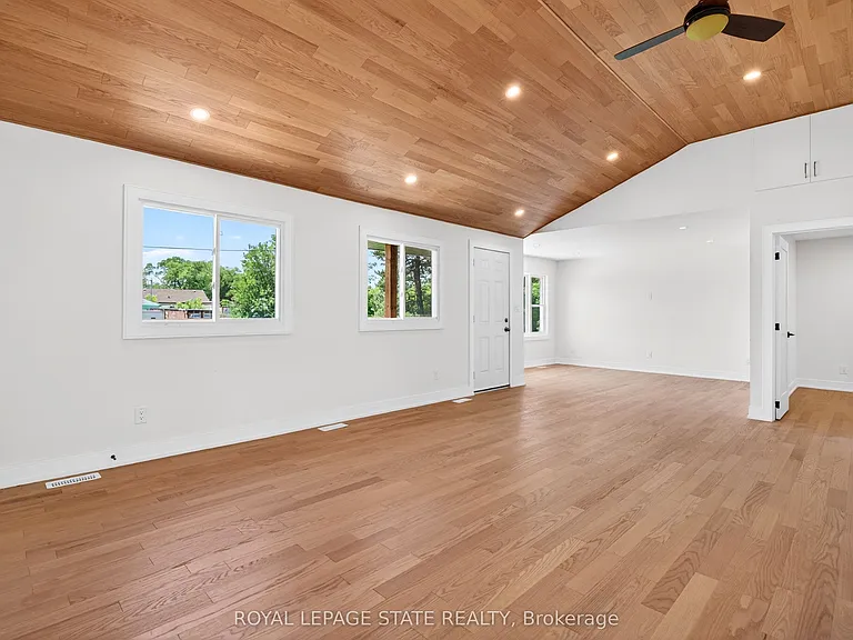 8 Cornell Ave #UPPER — Photo 16