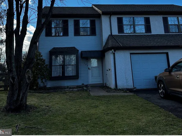 135 Redwood Dr, Quakertown, PA 18951