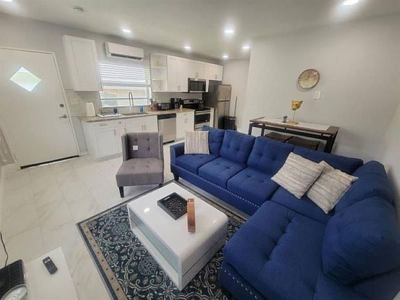 4th image of 430 NE 1st Ave #430A