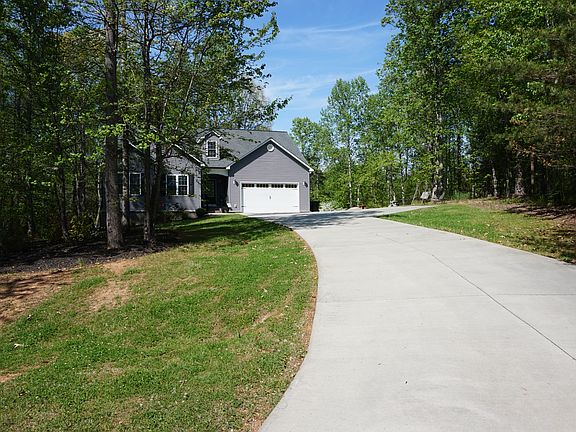 3rd image of 1068 Walter Dr