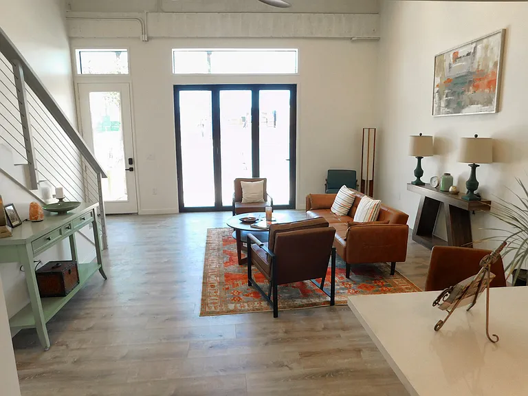 665 W 2nd St #2 — Photo 4