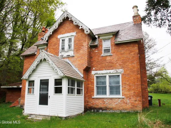 84 Richmond Avenue, Hoosick Falls, NY 12090