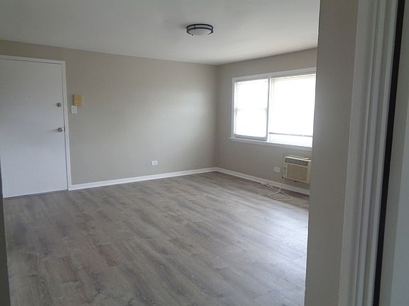 2nd image of 10805 S Lloyd Dr APT 12