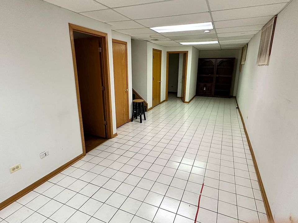 1st image of 870A W 27th St