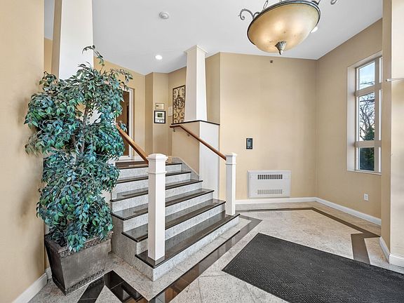 5th image of 120 Wyllis Ave Unit 222