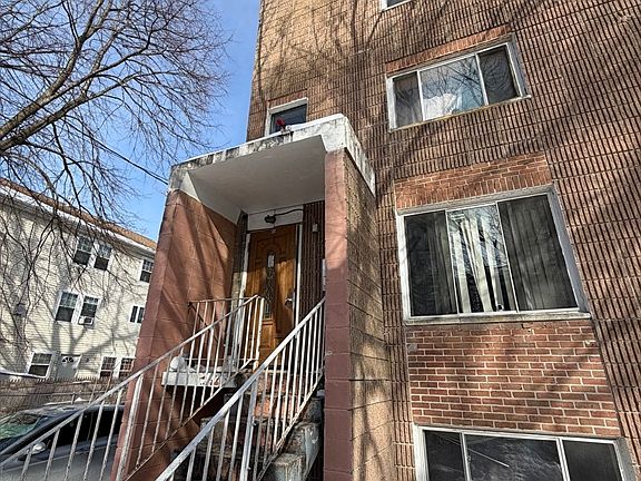 3rd image of 85 Munroe St