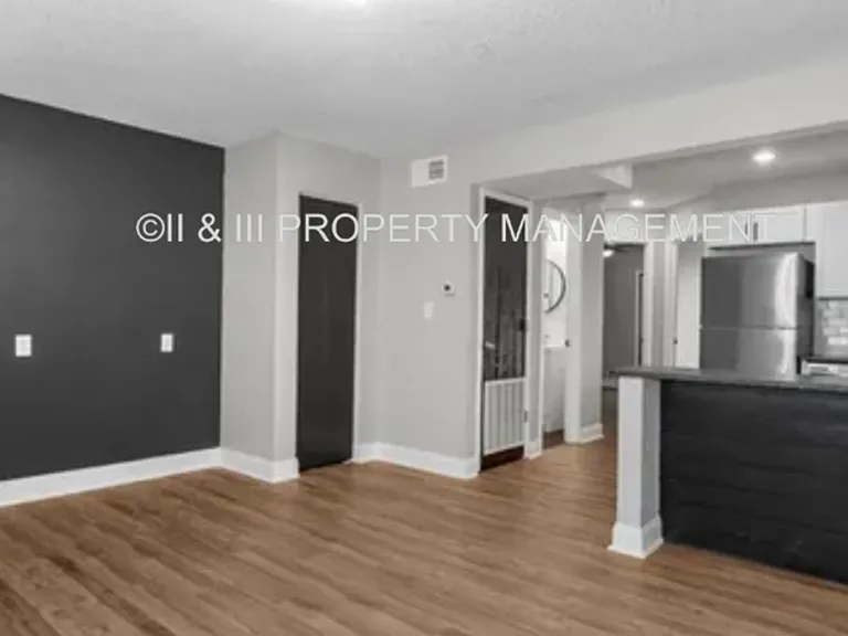 1505 W 25th Ct #B3 — Photo 4