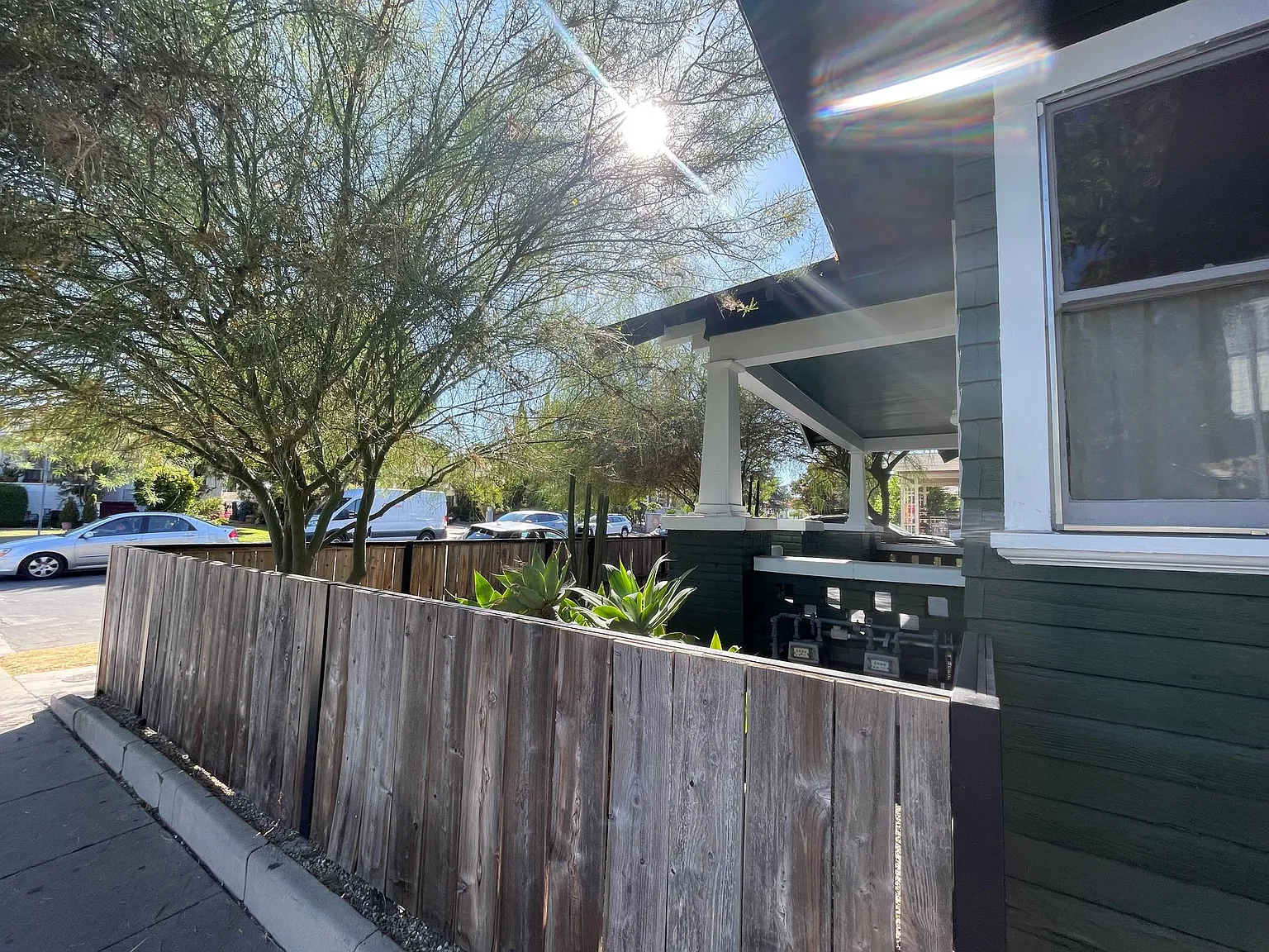 3 bed, 1100 sqft, $4,400 — Photo 3