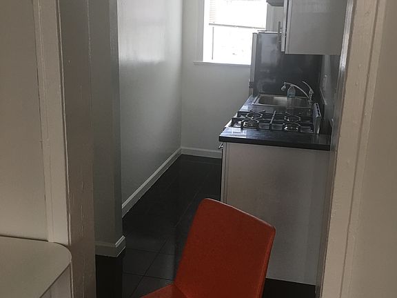 2nd image of 1029 Geary St